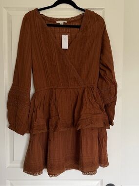 American Eagle brown dress with lace detailing and bell sleeves. Size: L